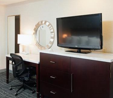 Springfield Hotel | Crowne Plaza Springfield Convention Center by IHG