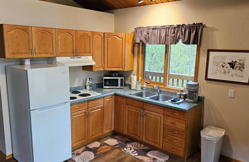 Crowsnest Pass Cabin | Crowsnest River Chalet - Moose