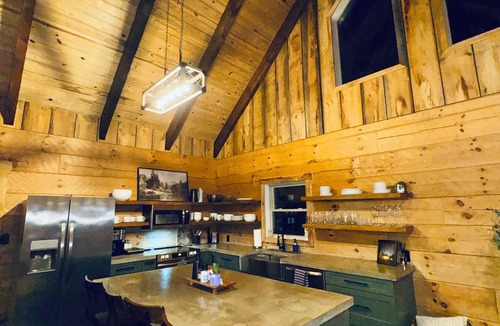 Front Royal Cabin | Custom Log Cabin Hot Tub Friendly Close to River,Wineries,Breweries