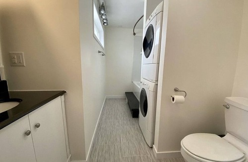 Moline House | Cute 2bed room bring lots of energy place to get away !