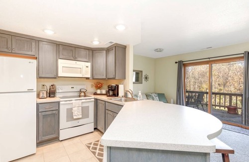 The Galena Territory Villa | Cute & Cozy Golf Villa, King Bed, Wood Fireplace, Near Spa, Trails