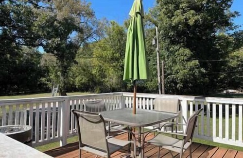 Grafton House | Dagget Hollow - Illinois Suite