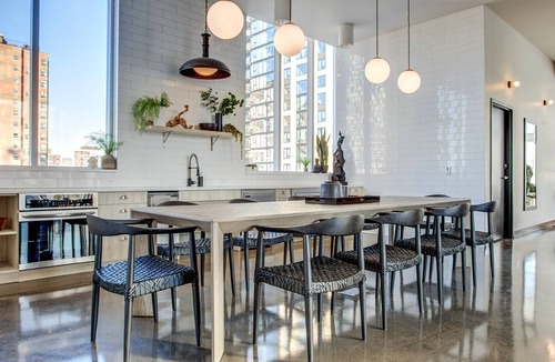 Near North Side Apartment | Darling River North 1BR w/Gym, Pool, near L stop & Beach, by Blueground