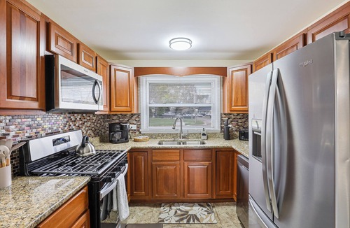 Des Plaines House | Dash: 4 Bdrms, 2.5 BA