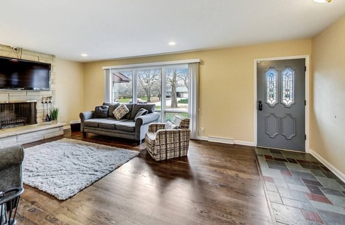 Addison House | David’s Vacation Escapes Hideaway Home Sleeps 12