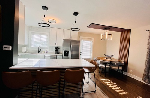 Glendale Heights House | Daydream: Spacious 5BR-2BA- Newly Remodeled!