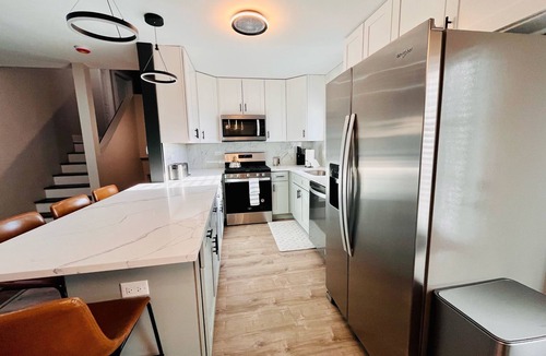 Glendale Heights House | Daydream: Spacious 5BR-2BA- Newly Remodeled!