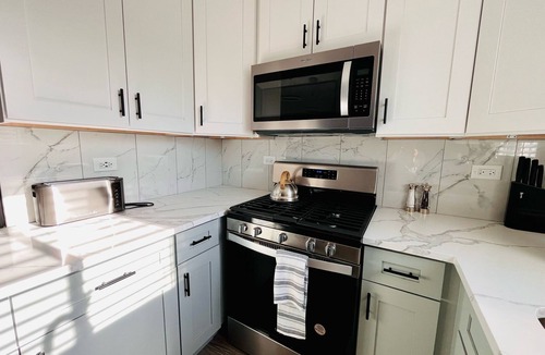 Glendale Heights House | Daydream: Spacious 5BR-2BA- Newly Remodeled!
