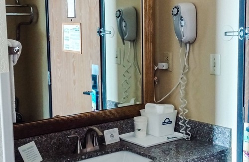 Collinsville Hotel | Days Inn by Wyndham Collinsville/St. Louis