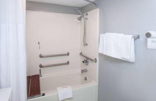 Farmer City Hotel | Days Inn by Wyndham Farmer City
