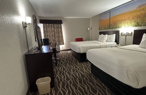 Casey Hotel | Days Inn & Suites by Wyndham Casey