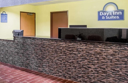 Casey Hotel | Days Inn & Suites by Wyndham Casey