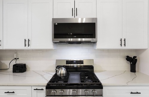 Des Plaines House | Dazzling Des Plaines-Single Level Home