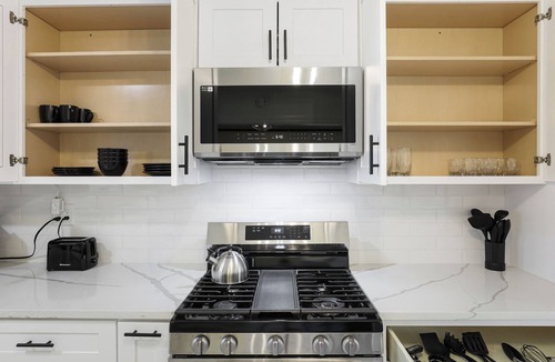 Des Plaines House | Dazzling Des Plaines-Single Level Home