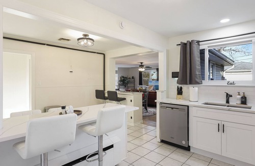 Des Plaines House | Dazzling Des Plaines-Single Level Home