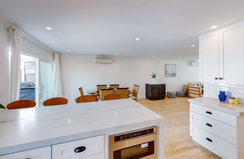 Sunset Beach House | Dazzling, spacious, & completely remodeled home with a chef’s dream kitchen