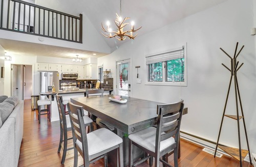 Albrightsville Cottage | Deck, Fire Pit & Pool Access: Pennsylvania Home!