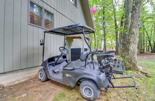 Albrightsville Cottage | Deck, Fire Pit & Pool Access: Pennsylvania Home!