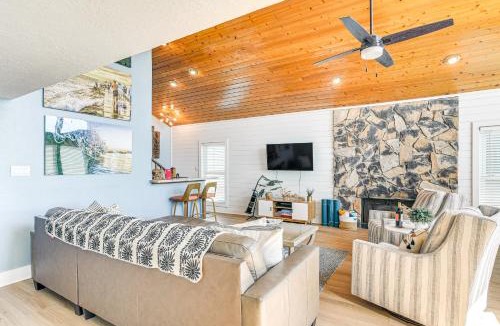 Freeport House | Deck + Large Yard: Oceanfront Surfside Beach Home!