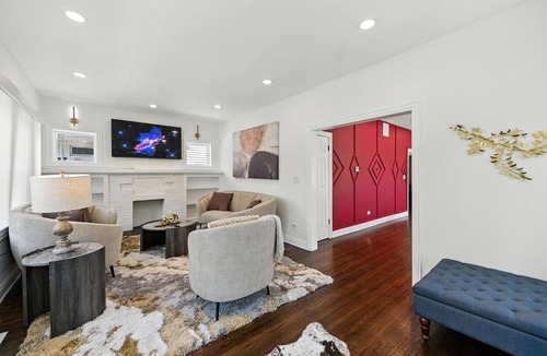 Avalon Park House | Delightful 5-bedroom house with AC in vibrant Chicago