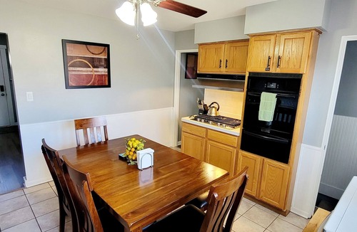 Glenview House | Delightful Cozy Home, 2 Bedroom, 1 full Bath, Conveniently located.