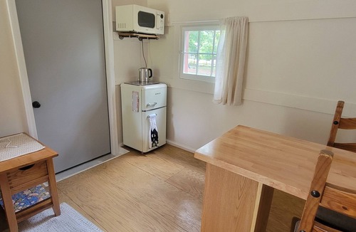 St. Charles Cottage | Delightful private room along the river in charming St. Charles