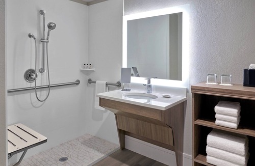 Willowbrook Hotel | Delta Hotels by Marriott Chicago Willowbrook
