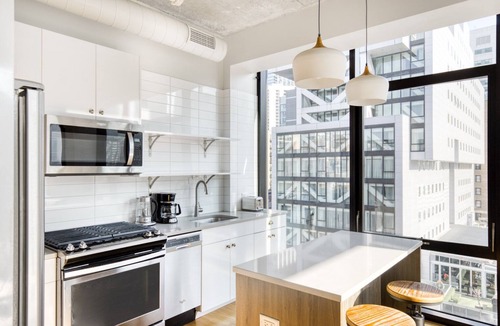 Near North Side Apartment | Deluxe River North 1BR w/Gym, Lounge & Roof, nr Riverwalk, by Blueground