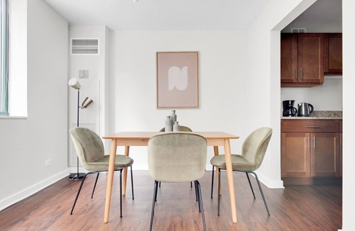 Streeterville Apartment | Deluxe Streeterville 1BR w/Gym & Pool, close to Beach, by Blueground