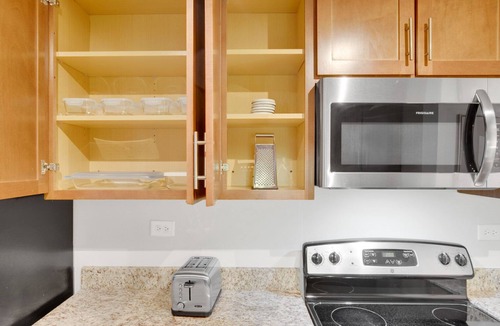 Streeterville Apartment | Deluxe Streeterville 1BR w/Gym & Pool, close to Beach, by Blueground