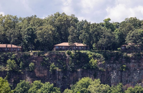 Golconda House | Deluxe Suite w/Full Kitchen on the River Bluff