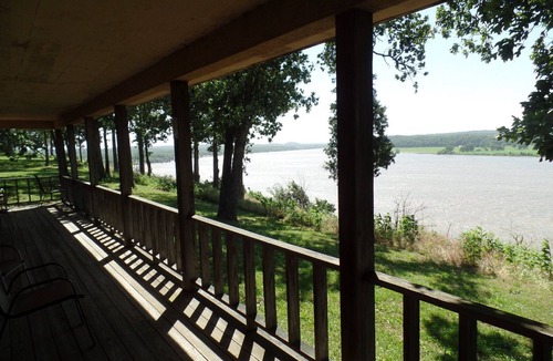 Golconda House | Deluxe Suite w/Full Kitchen in the Shawnee National Forest