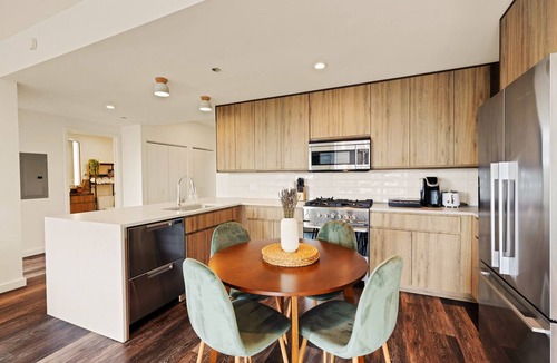 River West Apartment | Designer 3BR Penthouse l Private Patio l Rooftop l Gym l 5-Star Location