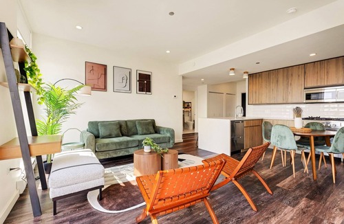 River West Apartment | Designer 3BR Penthouse l Private Patio l Rooftop l Gym l 5-Star Location