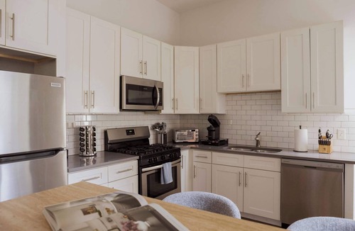 Rush and Division Apartment | Designer Apartment 2W | Heart of Gold Coast/River North