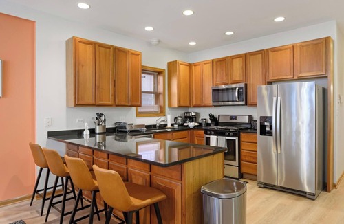 Wicker Park Apartment | Designer Apt, Billiards, Private Patio, 1 Parking