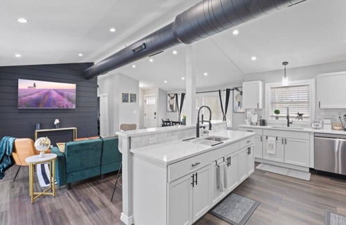 Oakbrook Terrace House | Desirable chic home in a Prime Location!