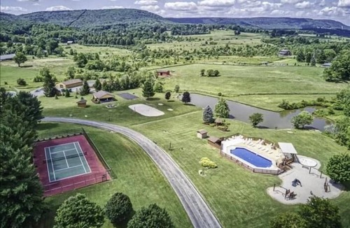 Davis Condo | DF109- Centrally located in Canaan Valley! Pool!