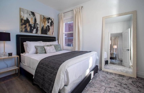 Melrose Park House | Diamond Blue | Free Parking | 15 min Chicago/Ohare