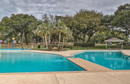 Diamondhead House | Diamondhead Condo - Marina, Pool Access & Golfing!