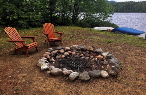 Conway Cabin | Direct Waterfront Log Cabin,Sweeping Mt Views. Sunsets, Fire-pit, Boats, Hiking