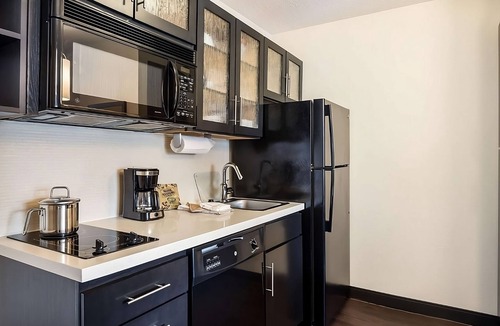 Linthicum Heights House | Discover Baltimore's Best Spots, 2 Cozy Units With Kitchens, Pets Allowed!