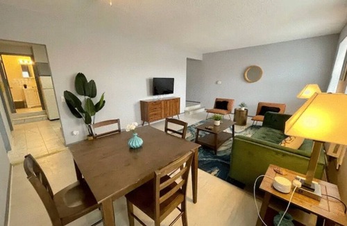West Ridge Apartment | Discover Northside Chicago 2BR from Modern Apartment