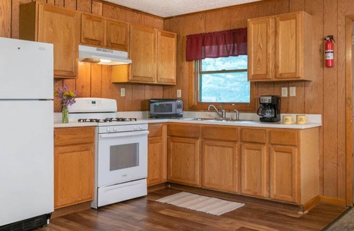 Triumph Cabin | Dog Friendly Cabin Near Starved Rock State Park