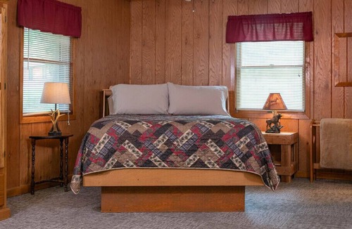 Triumph Cabin | Dog Friendly Cabin Near Starved Rock State Park