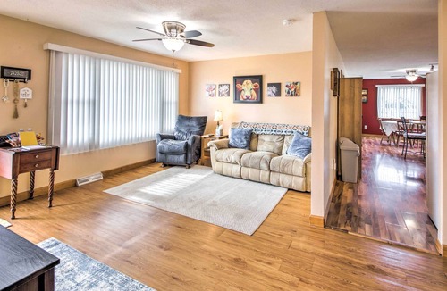 Palestine Cottage | Dog-friendly Illinois Home w/ Private Yard!