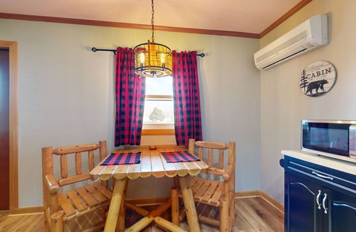 Murphysboro Apartment | Dog-friendly, lakefront cabin with porch & firepit - near wineries & trails