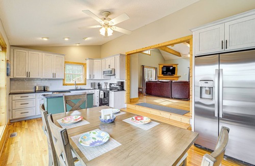 Purlear Cabin | Dog Friendly Mountain View Retreat w/Hot Tub