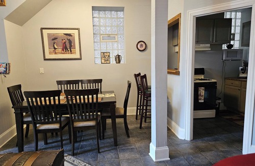 Grand Boulevard Apartment | Don't miss out on this one! No cleaning fee.nIdeal for McCormick Cntr and U of C