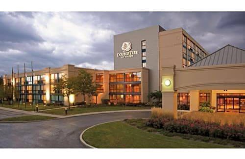 Arlington Heights Hotel | DoubleTree by Hilton Chicago - Arlington Heights